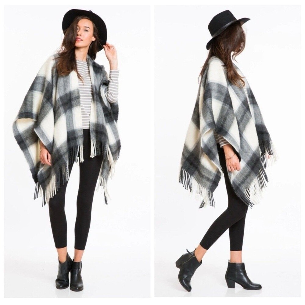 Marine Layer Georgia Poncho Flannel ONE SIZE Plaid Fringe Buffalo Cream Black